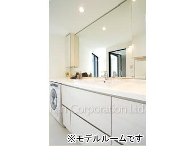 Powder Room ※Photo of the same layout on 19 floor. Decoration and fixture may differ.