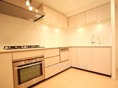 Kitchen ※Photo of the same layout on 19 floor. Decoration and fixture may differ.