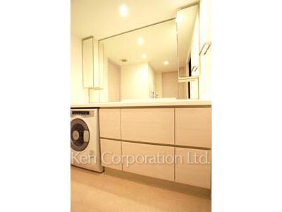 Powder Room ※Photo of the same layout on 19 floor. Decoration and fixture may differ.