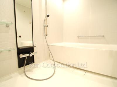 Bath ※Photo of the same layout on 19 floor. Decoration and fixture may differ.