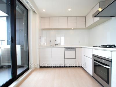 Kitchen ※Photo of the same layout on 19 floor. Decoration and fixture may differ.