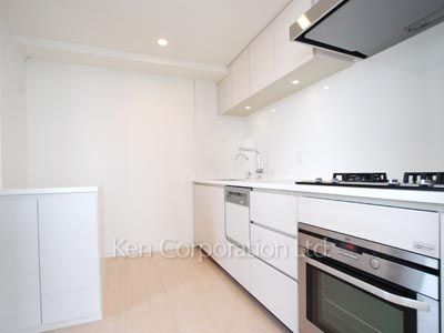 Kitchen ※Photo of the same layout on 19 floor. Decoration and fixture may differ.