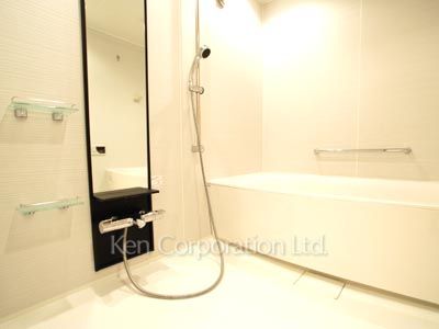 Bath ※Photo of the same layout on 19 floor. Decoration and fixture may differ.