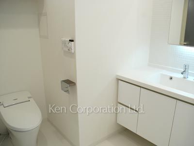 Powder Room ※Photo of the same layout on 3 floor. Decoration and fixture may differ.