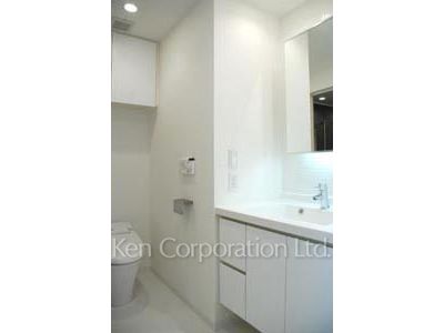 Powder Room ※Photo of the same layout on 3 floor. Decoration and fixture may differ.