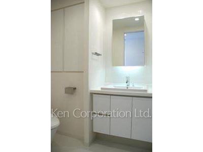 Powder Room ※Photo of the same layout on 3 floor. Decoration and fixture may differ.