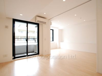 Bedroom ※Photo of the same layout on 4 floor. Decoration and fixture may differ.