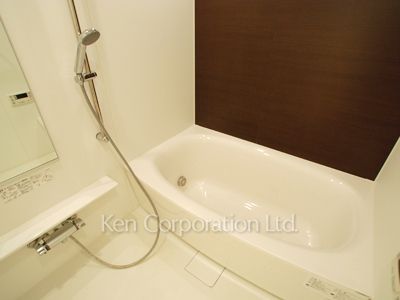 Bath ※Photo of the same layout on 4 floor. Decoration and fixture may differ.
