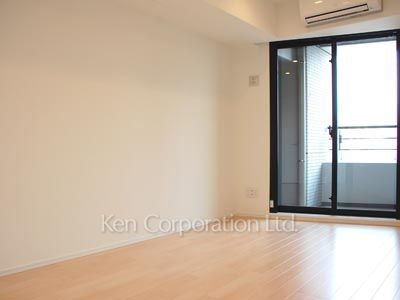 Bedroom ※Photo of the same layout on 11 floor. Decoration and fixture may differ.
