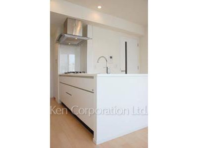 Kitchen ※Photo of the same layout on 11 floor. Decoration and fixture may differ.