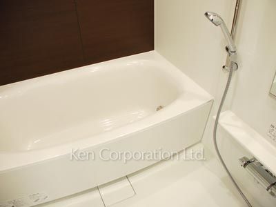 Bath ※Photo of the same layout on 11 floor. Decoration and fixture may differ.