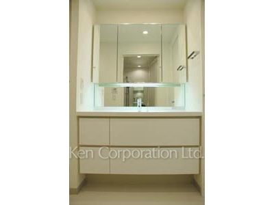 Powder Room ※Photo of the same layout on 11 floor. Decoration and fixture may differ.