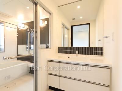 Powder Room ※Photo of the same layout on 3 floor. Decoration and fixture may differ.
