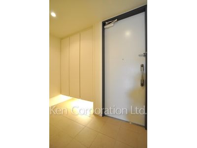 Entrance ※Photo of the same layout on 5 floor. Decoration and fixture may differ.