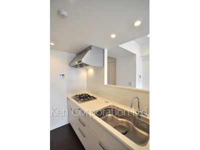 Kitchen ※Photo of the same layout on 5 floor. Decoration and fixture may differ.