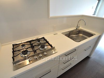 Kitchen ※Photo of the same layout on 5 floor. Decoration and fixture may differ.