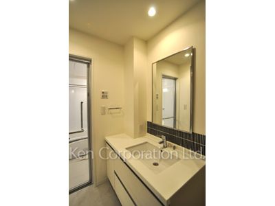 Powder Room ※Photo of the same layout on 5 floor. Decoration and fixture may differ.