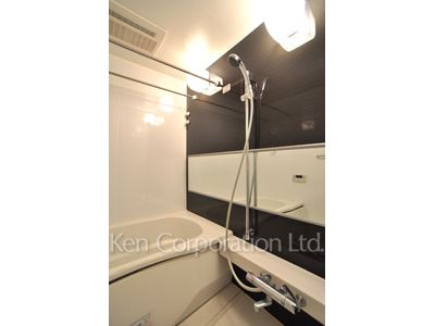 Bath ※Photo of the same layout on 5 floor. Decoration and fixture may differ.