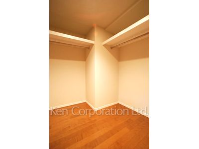 Walk-In Closet ※Photo of the same layout on 8 floor. Decoration and fixture may differ.