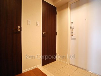 Entrance ※Photo of the same layout on 8 floor. Decoration and fixture may differ.