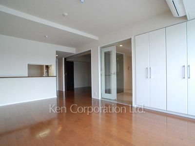 Living-Dining ※Photo of the same layout on 8 floor. Decoration and fixture may differ.