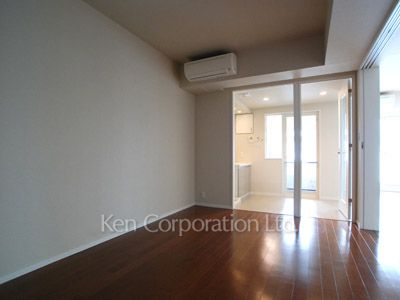 Bedroom ※Photo of the same layout on 8 floor. Decoration and fixture may differ.