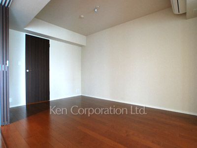 Bedroom ※Photo of the same layout on 8 floor. Decoration and fixture may differ.