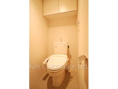 Lavatory ※Photo of the same layout on 8 floor. Decoration and fixture may differ.