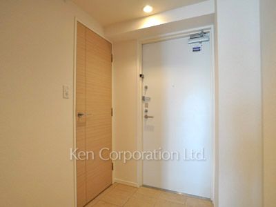 Entrance ※Photo of the same layout on 11 floor. Decoration and fixture may differ.