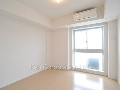 Bedroom ※Photo of the same layout on 11 floor. Decoration and fixture may differ.