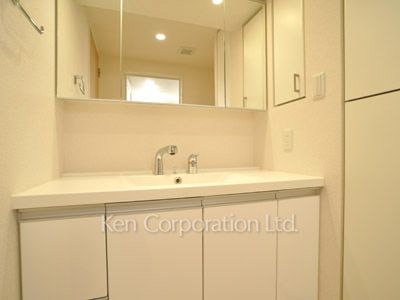 Powder Room ※Photo of the same layout on 11 floor. Decoration and fixture may differ.