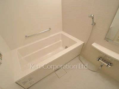 Bath ※Photo of the same layout on 11 floor. Decoration and fixture may differ.