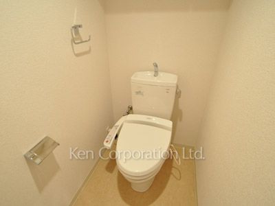 Lavatory ※Photo of the same layout on 11 floor. Decoration and fixture may differ.