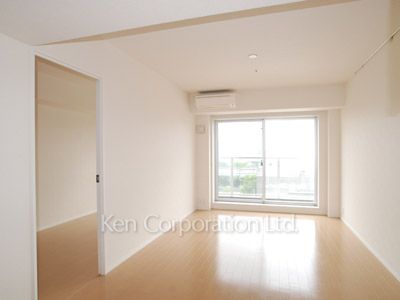 Living-Dining ※Photo of the same layout on 12 floor. Decoration and fixture may differ.