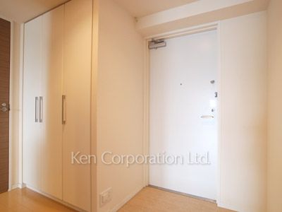 Entrance ※Photo of the same layout on 12 floor. Decoration and fixture may differ.