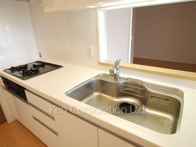 Kitchen ※Photo of the same layout on 12 floor. Decoration and fixture may differ.