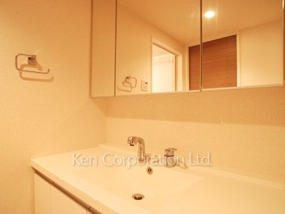 Powder Room ※Photo of the same layout on 12 floor. Decoration and fixture may differ.