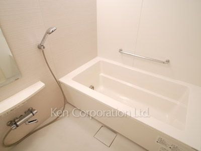 Bath ※Photo of the same layout on 12 floor. Decoration and fixture may differ.
