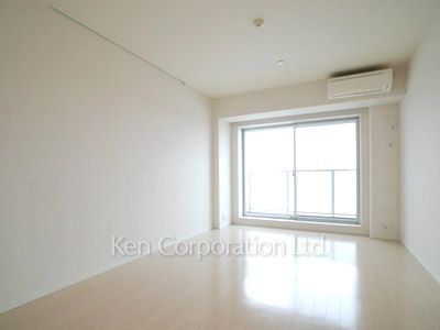 Living-Dining ※Photo of the same layout on 9 floor. Decoration and fixture may differ.