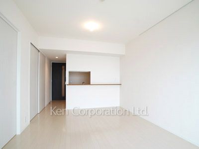 Living-Dining ※Photo of the same layout on 9 floor. Decoration and fixture may differ.