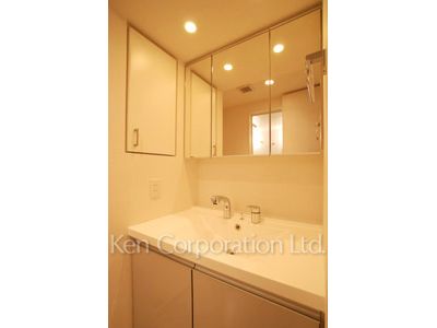 Powder Room ※Photo of the same layout on 9 floor. Decoration and fixture may differ.