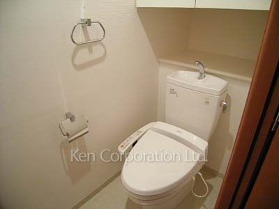 Lavatory ※Photo of the same layout on 5 floor. Decoration and fixture may differ.