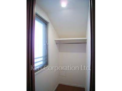 Walk-In Closet ※Photo of the same layout on 5 floor. Decoration and fixture may differ.