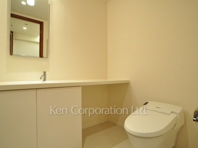 Lavatory ※Photo of the same layout on 22 floor. Decoration and fixture may differ.