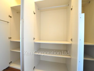 Closet ※Photo of the same layout on 22 floor. Decoration and fixture may differ.
