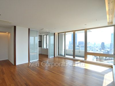 Living-Dining ※Photo of the same layout on 22 floor. Decoration and fixture may differ.