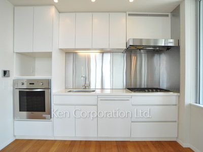 Kitchen ※Photo of the same layout on 22 floor. Decoration and fixture may differ.