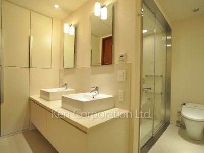 Powder Room ※Photo of the same layout on 22 floor. Decoration and fixture may differ.