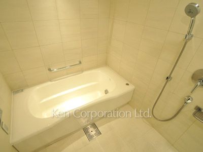 Bath ※Photo of the same layout on 22 floor. Decoration and fixture may differ.