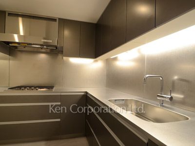Kitchen ※Photo of the same layout on 36 floor. Decoration and fixture may differ.